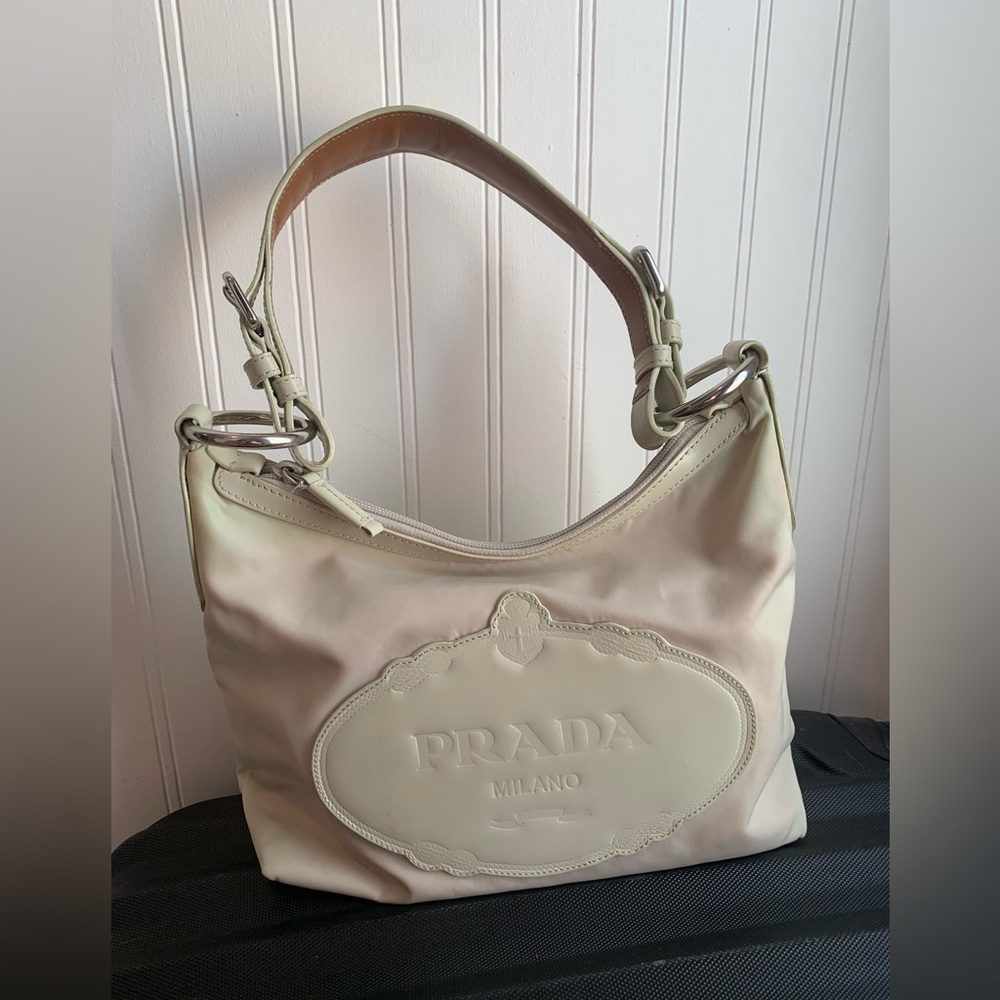 Prada Hobo bag😘